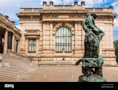 palais galliera fashion museum